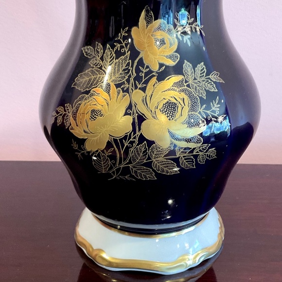 Weimar Echt Kobalt Katharina Large Porcelain Vase 10 Inches High - Picture 2 of 5